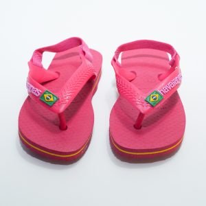 Havaianas pinkit varvassandaalit koossa 21. Sandaaleissa on kantapäissä kuminauhat, jotta kengät pysyvät jalassa.