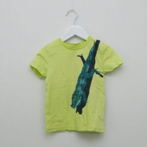 me&i merkkinen limenvihreä t-paita koossa 92. Paidan etuosassa on liskon kuva vihreän ja mustan väreissä.